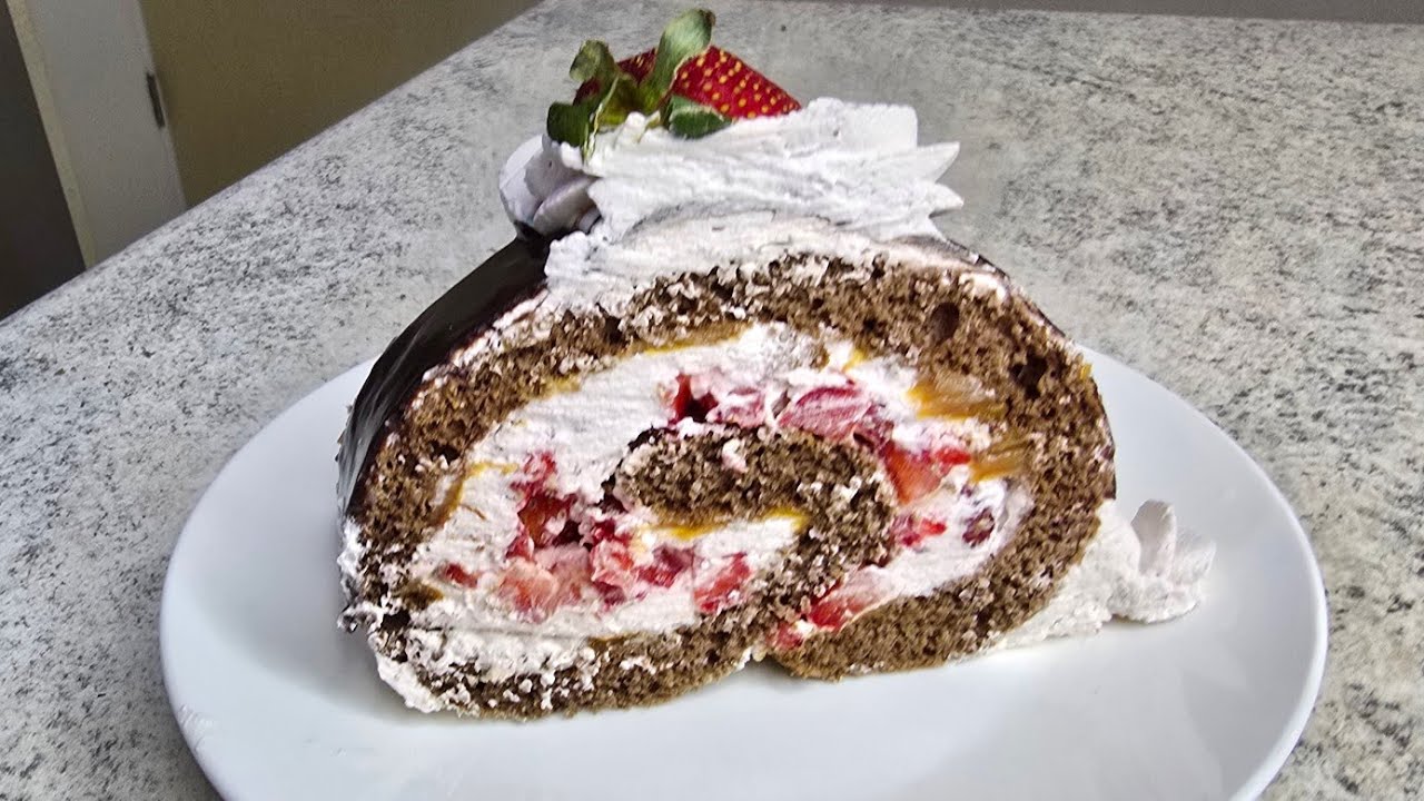 Brazo Gitano de chocolate 🍫 Relleno con majar, crema de chocolate y Fresas 🍓
