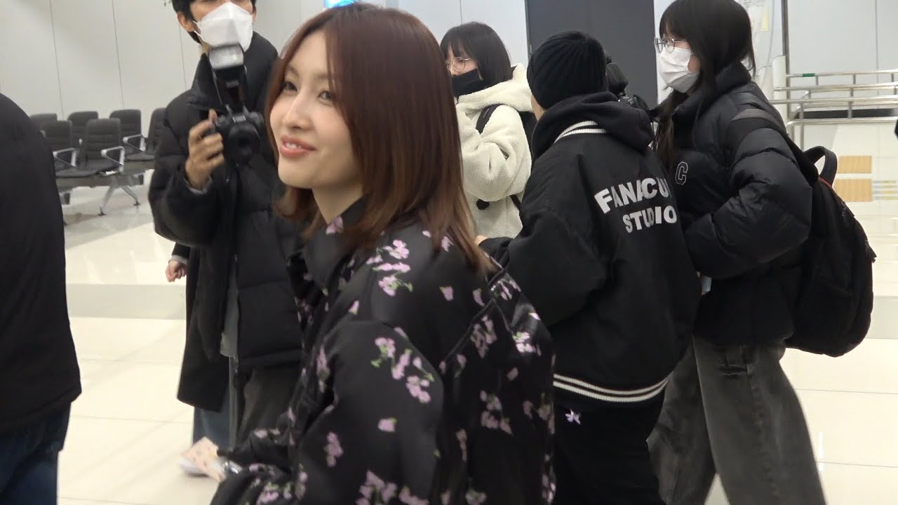 Twice 트와이스 Momo and Mina Airport Arrival 260209