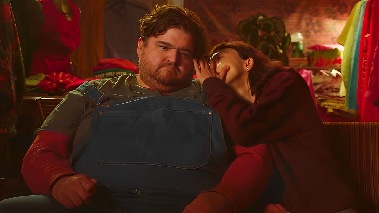 Pretty woman fell in love with a chubby introvert who is self-conscious about his appearance