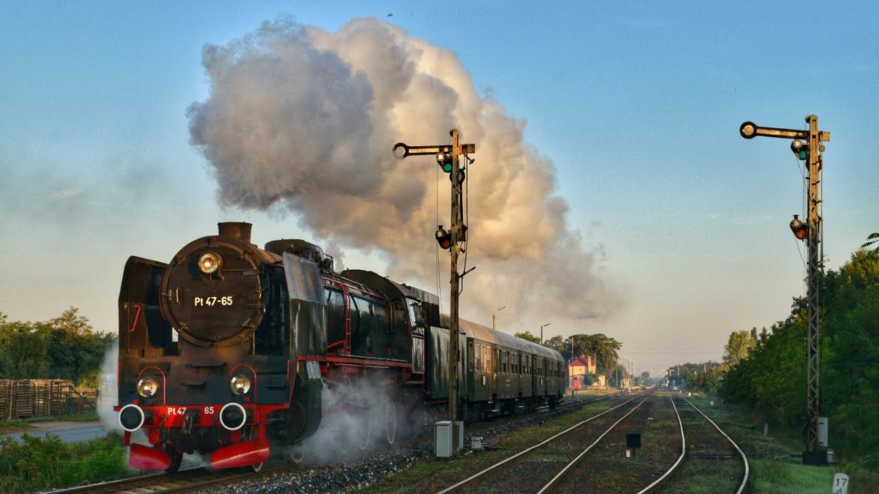Pt47-65 z porannym pociągiem do Leszna odjeżdża ze stacji Włoszakowice, 08.09.2023