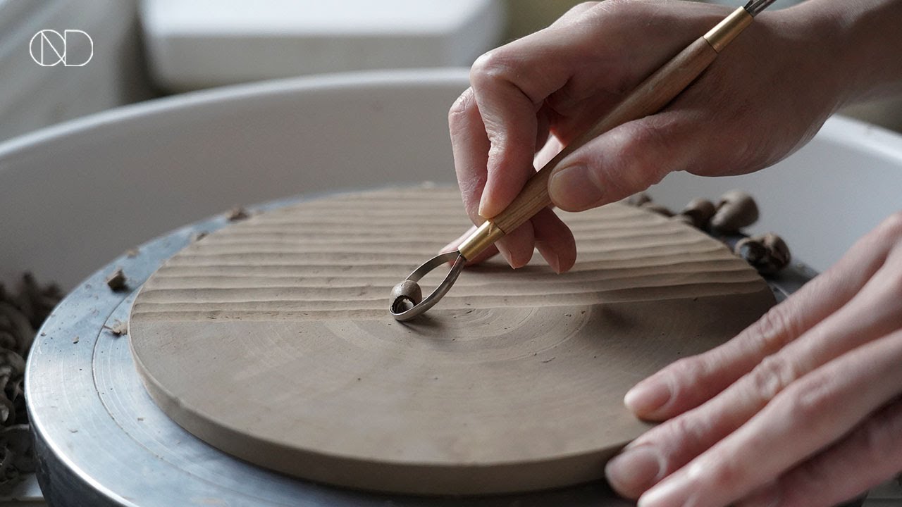 깎아서 만든 나무질감 도자기 접시  : Making a ceramic plate [ONDO STUDIO]