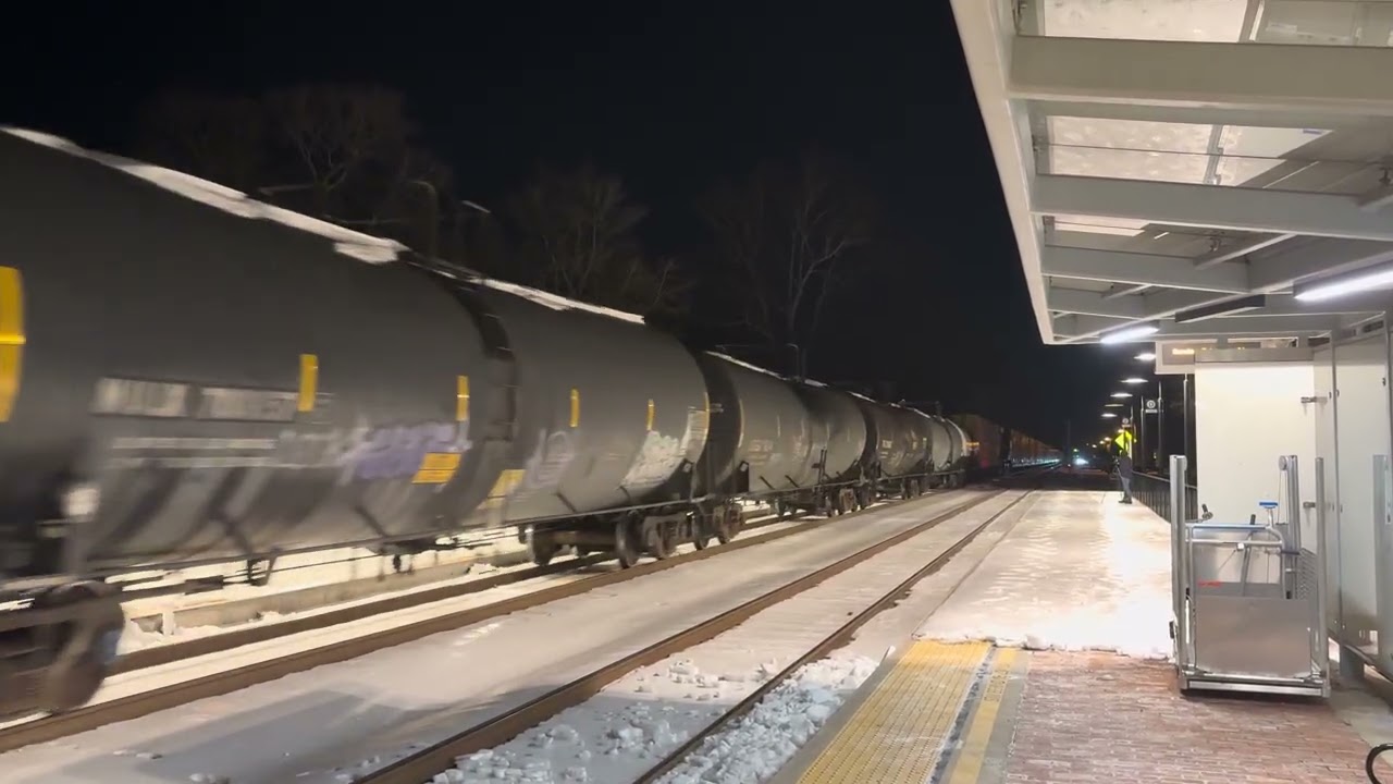 CSX X409 passing Ashland with CSX 911 leading