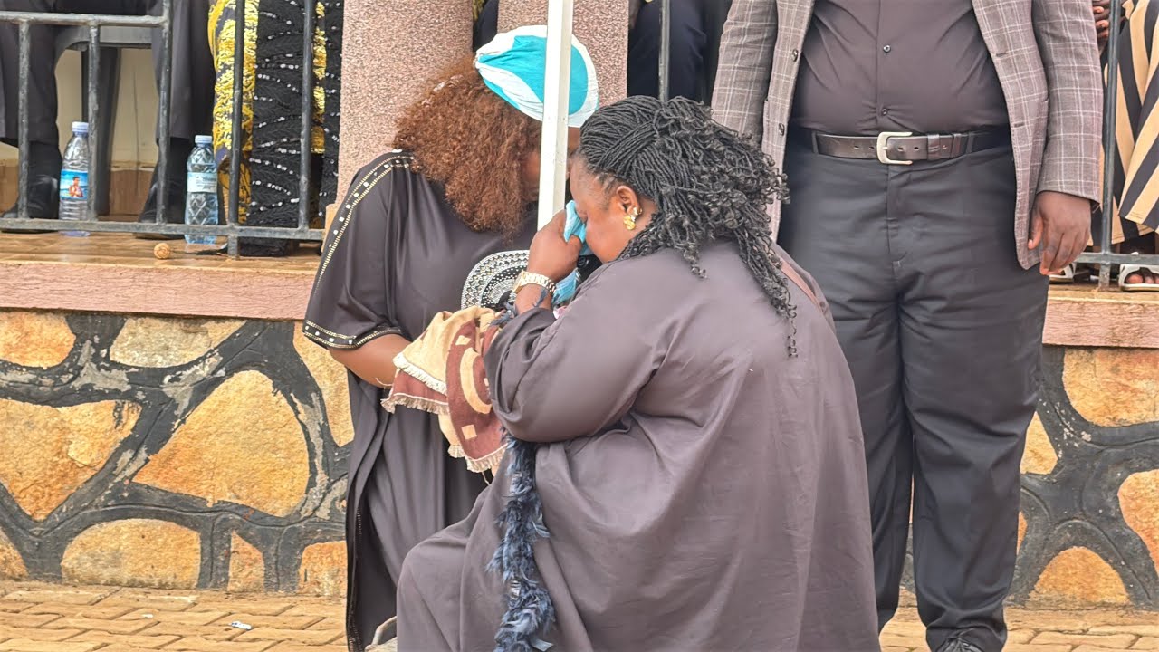 Ba Sister ba Kasuku amaziga gabayisemu nga bebaza Kasuku okwagala nokujanjaba Jajja nga mulamu 