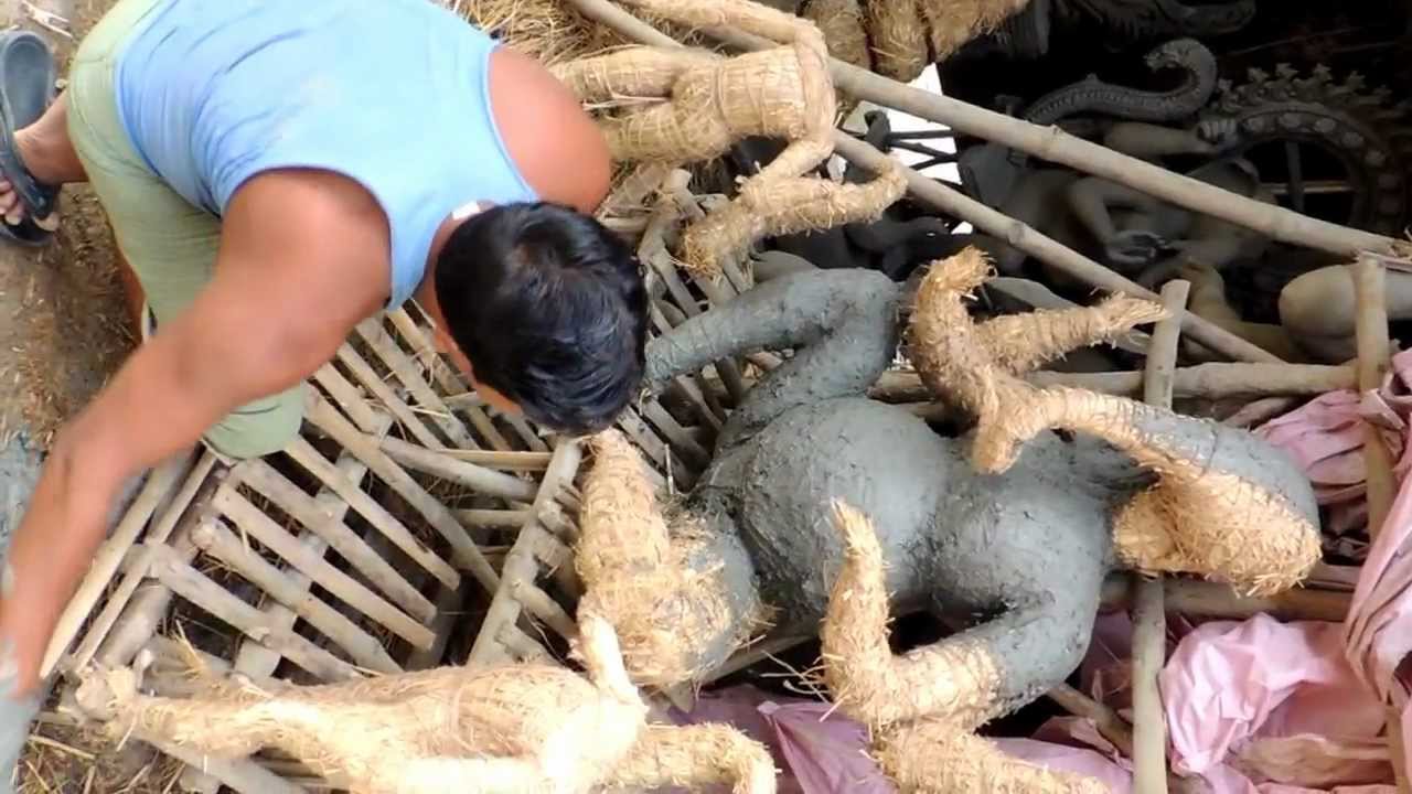 Idol Artist at work at Kumartuli - 2012