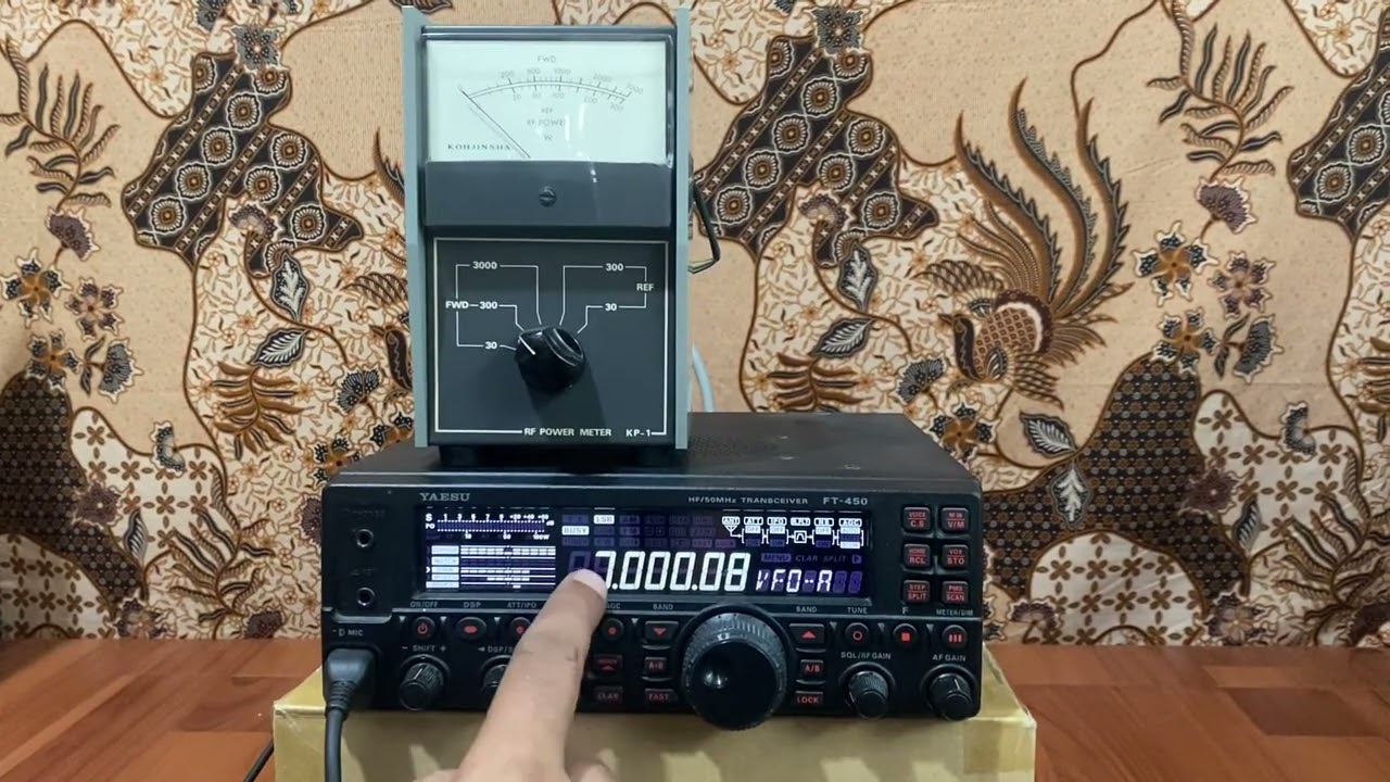 Yaesu FT-450 + Antenna Tuner 100W