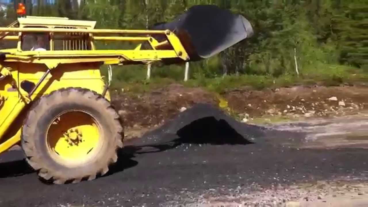 Volvo Bm Lm 218 planerar ut grus