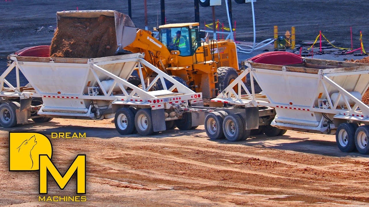 HEAVY MACHINES IN LAS VEGAS WHEEL LOADER MOVING DIRT & LOADING DUMP TRUCKS ON HUGE CONSTRUCTION SITE