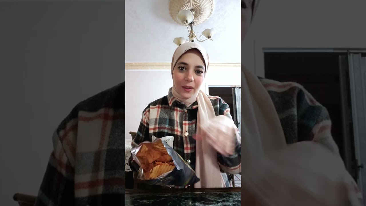 مولتن كيك لارش وشيبش بالخيار المخلل والزبدة 🤔😱#مصر#food#chips#butter#cake#اكل#لارش#سوبرماركت#تجارب