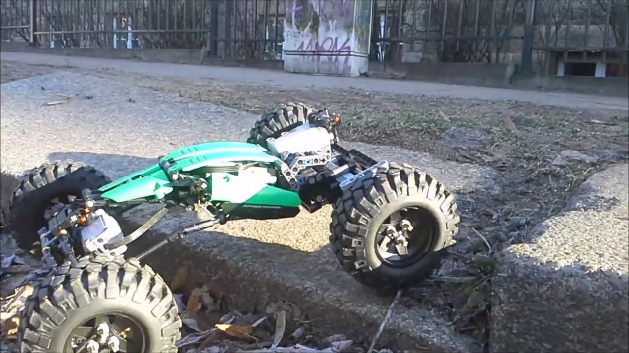 Lego Technic Rock Crawler Mark 3 in Action