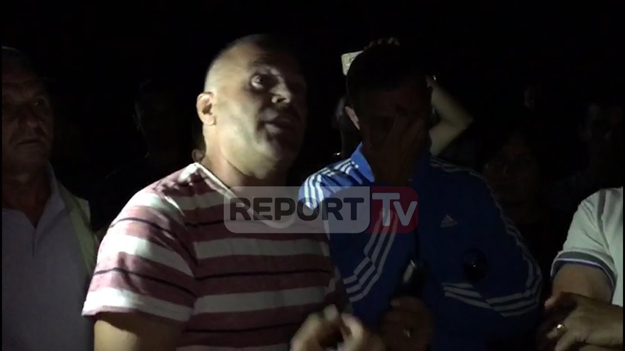Polica bllokon mbi 1 mij&euml; shezllone pa leje n&euml; Velipoj&euml;, debate me pronar&euml;t