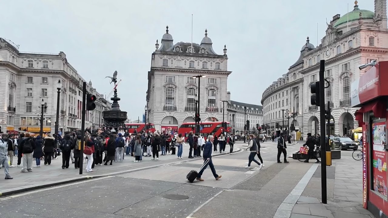 My Last Day In London - Baker Street Sherlock Holmes Museum / Hellraiser House & Greggs Sausage Roll