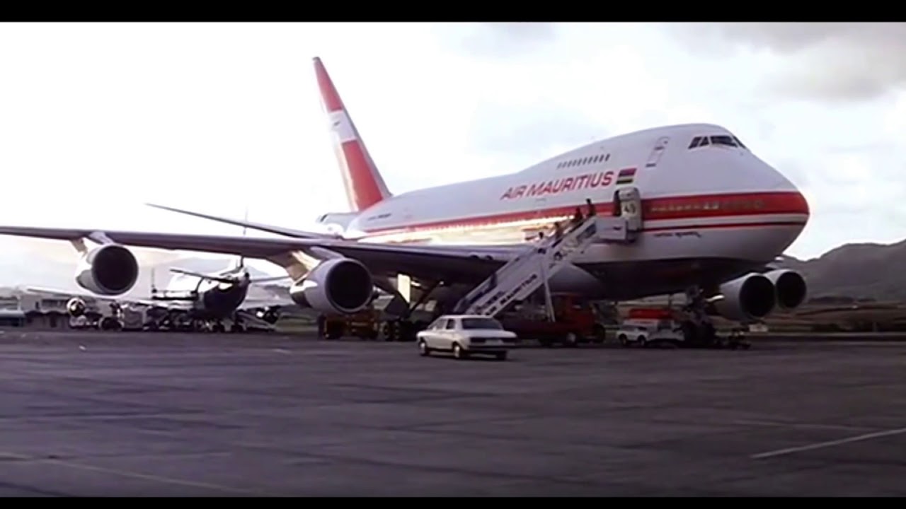 Air Mauritius B747sp landing at SSR Intl airport, Mauritius