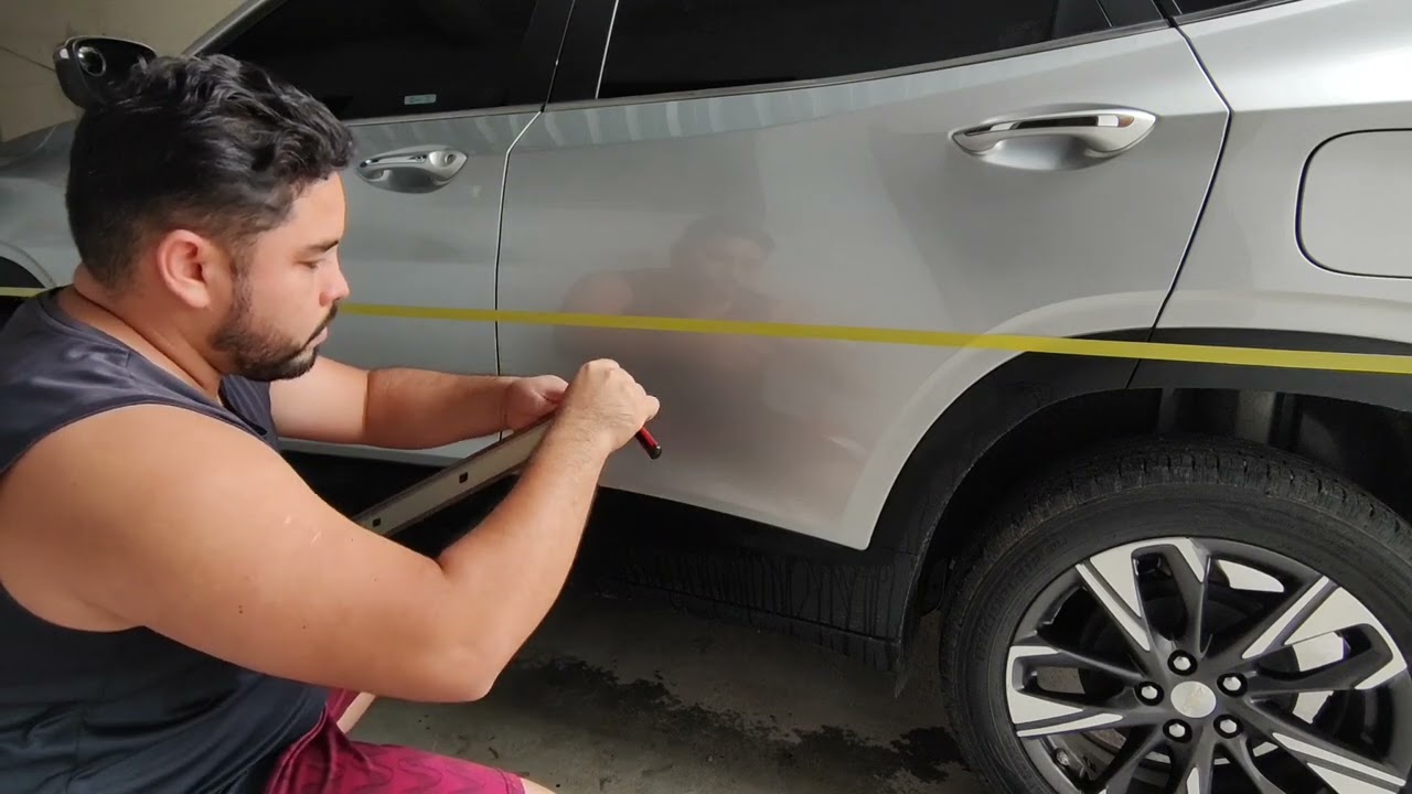 colocando friso da porta do carro #tracker