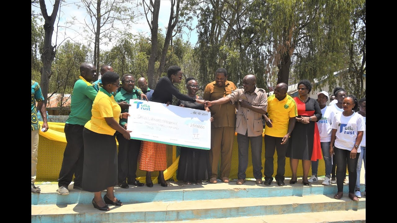 DKT.  TULIA ATIMIZA AHADI YAKE KWA SHULE YA SEKONDARI IVUMWE KWA KUTOA MIL  2.5