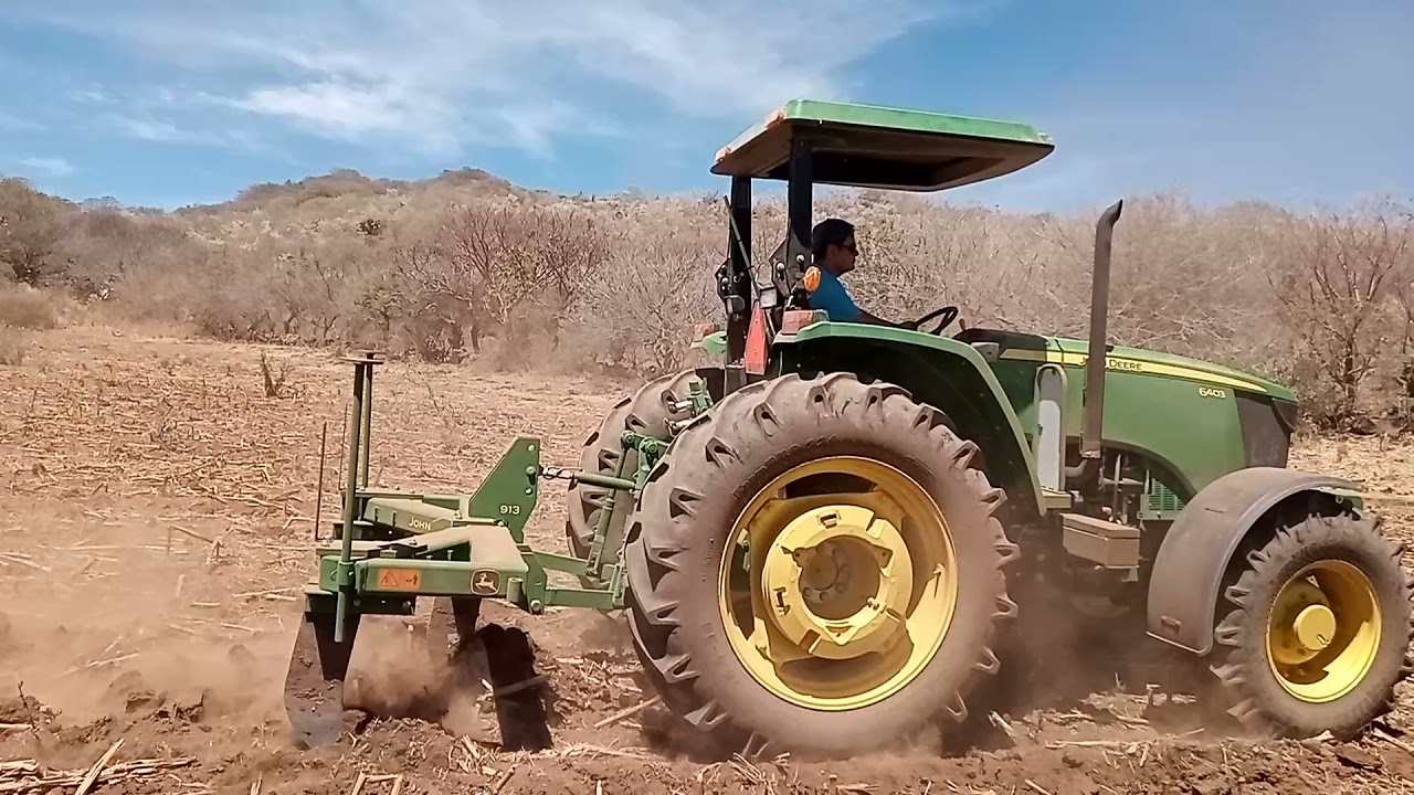 John Deere 6403 con subsuelo 913