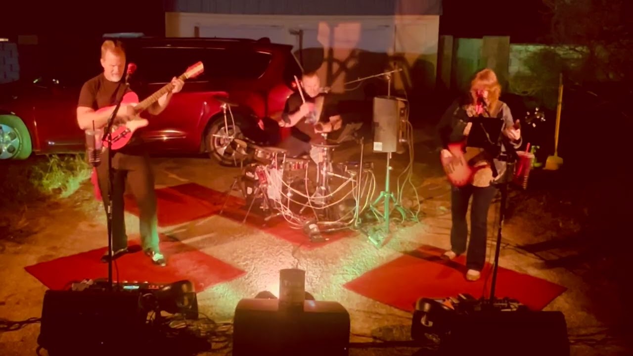 'Just Like Me' by The Staylyns, Live on The Kraft House Driveway - 12.27.2025