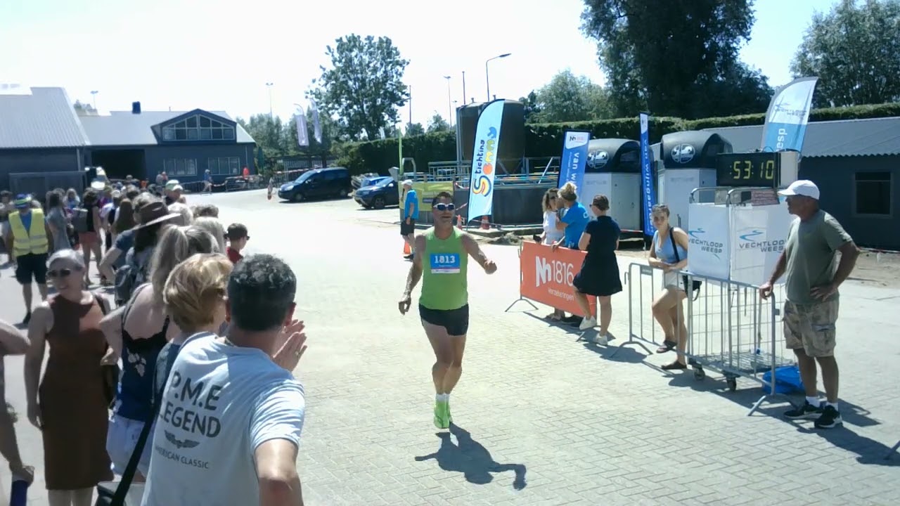 Vechtloop 2023 Eerst lopers 10 KM laatste lopers van de 5 KM
