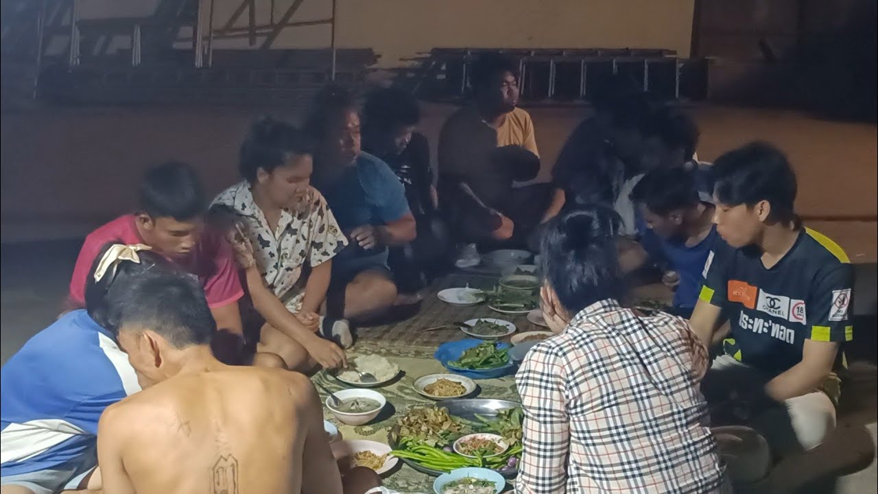 พาข้าวพาใหญ่ทีมงานหมอลำหนูภารฯ