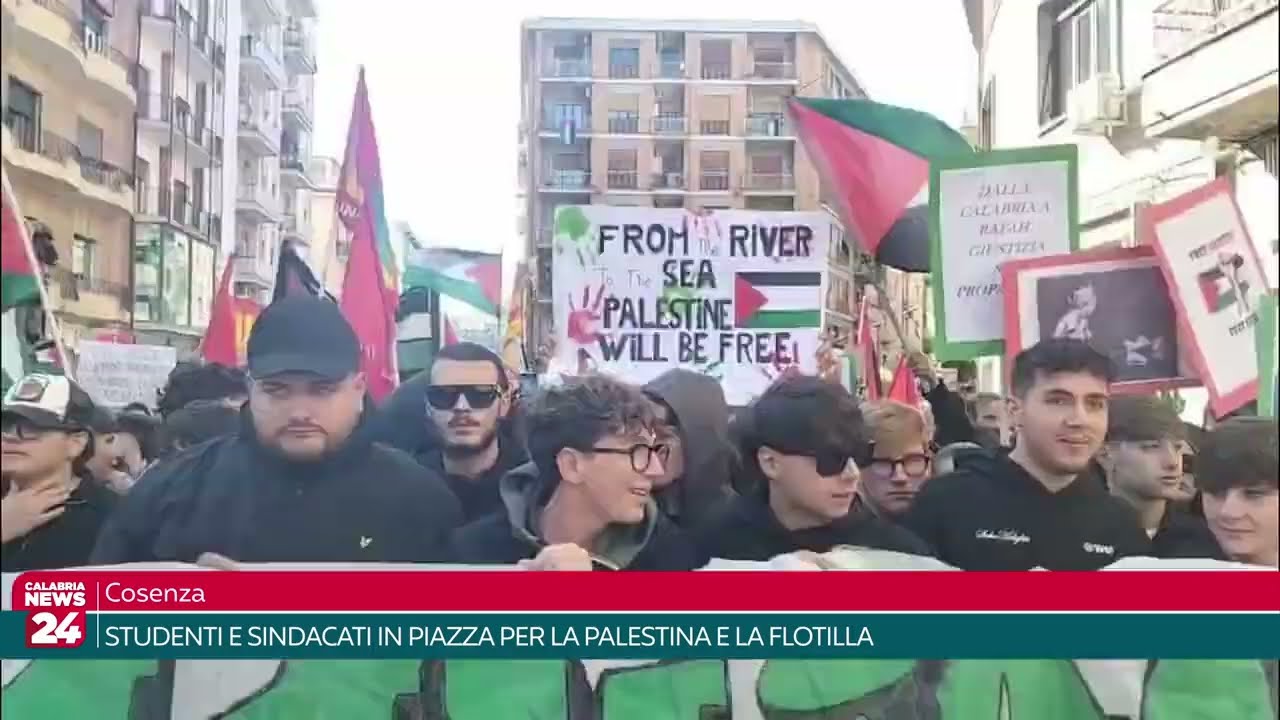 Cosenza - Studenti e sindacati in piazza per la Palestina e la Flottilla