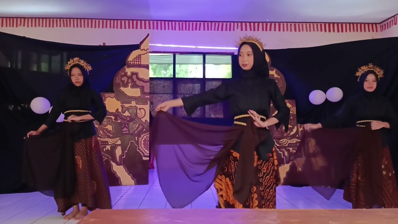 Pagelaran Seni Budaya kelas XII D2 SMAN 1 KADUGEDE
