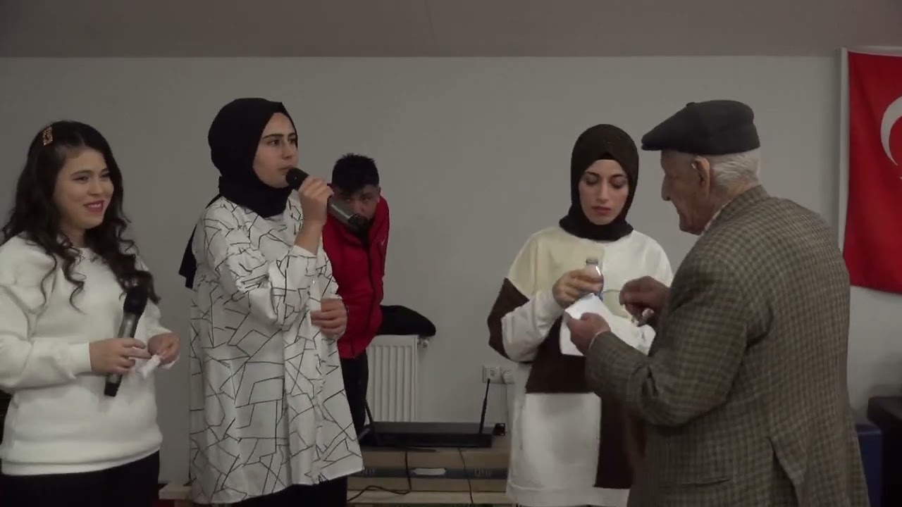 GÖZYAŞI VE NEŞE HEPSİ BİR ARADA  ŞAVŞAT MYO ÖĞRENCİLERİ YENİ YILDA YAŞLILARI YALNIZ BIRAKMADI