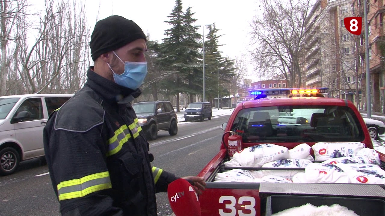 Bomberos - Dispositivo por la nieve en la capital Palentina