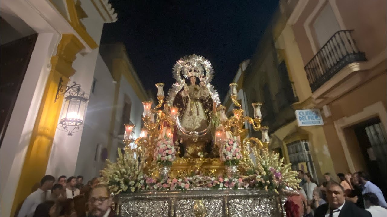 Salida procesional de la virgen del Rosario de la hermandad del Cristo, de San Pedro de Marchena