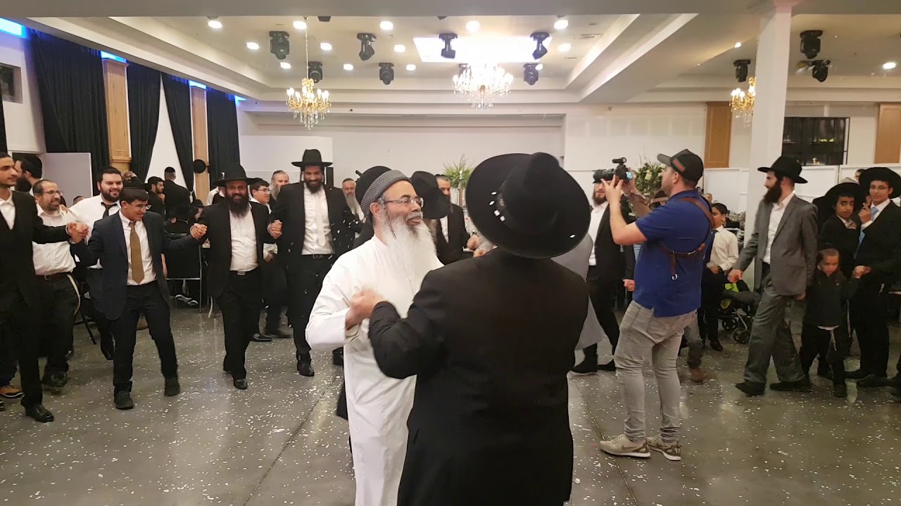 האחים הקדושים הרב אמנון יצחק והרב אורי יצחק בריקוד משותף הערוץ