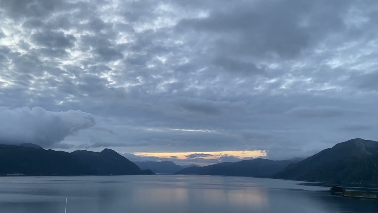 Nordfjorden approaching Olden 2