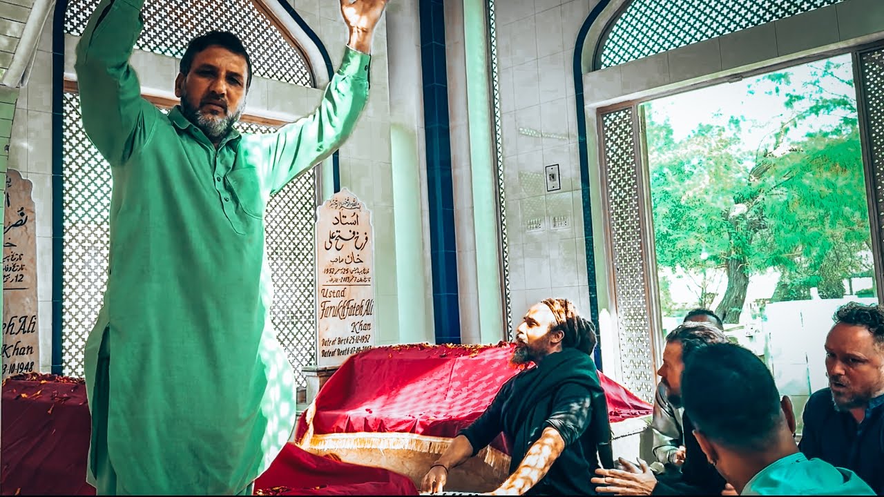 Hazri at the Tomb of Ustad Nusrat Fateh Ali Khan | Fanna-Fi-Allah Sufi Qawwali