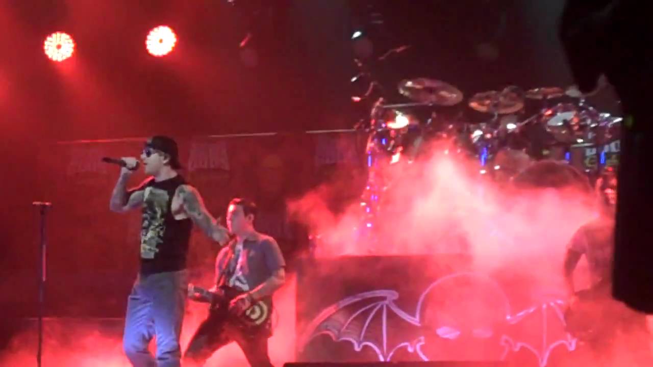 HD Mouth For War with Vinnie Paul (pantera cover) - Avenged Sevenfold LIVE April 20 2011