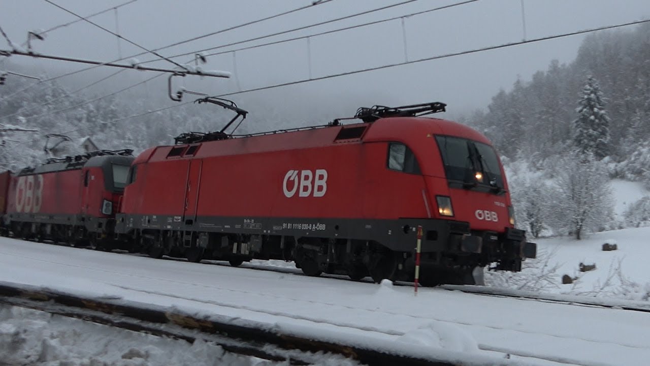 OBB freight intermodal train, Locomotives: ES  Taurus 64 030-8 & Vectron, Brod Moravice 26.12.2025