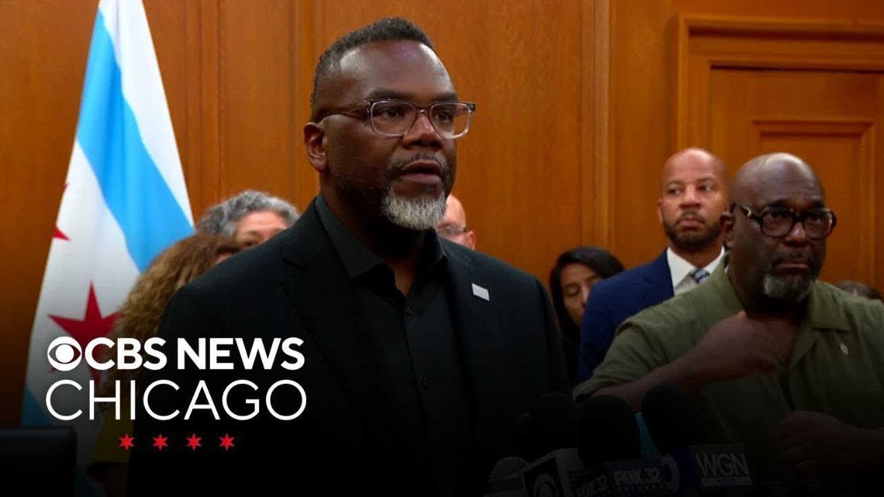 Mayor Johnson signs executive order against deployment of federal agents to Chicago