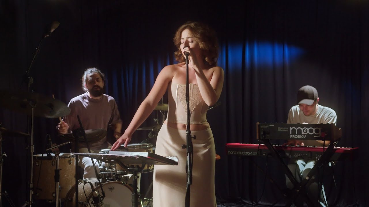 Lauryyn // INTRO (Live Session)