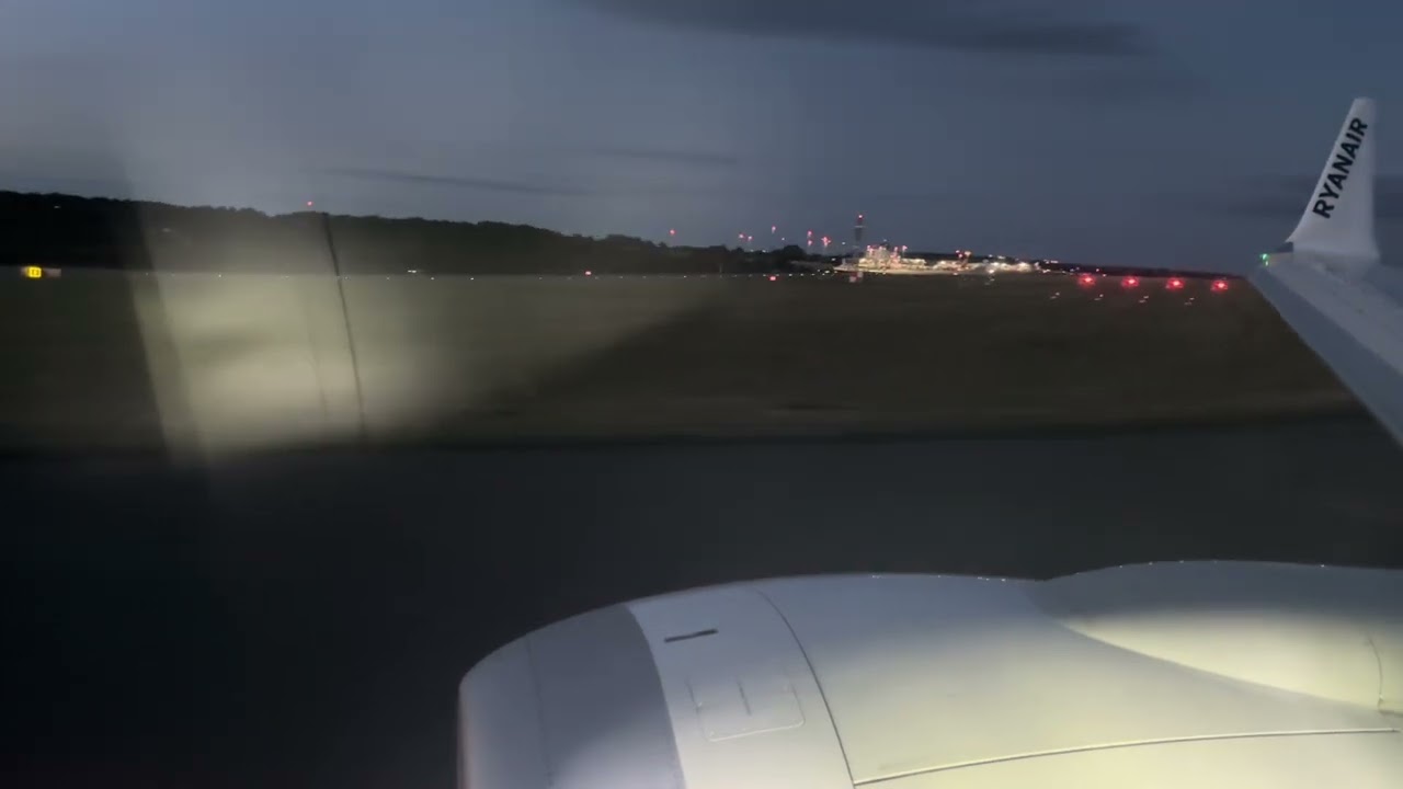 Ryanair 737 MAX 8-200 Landing at Bristol