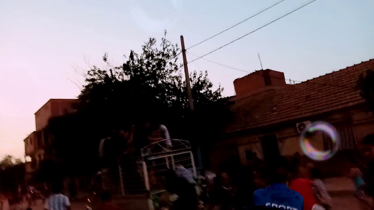 فرحة الجزائريين بالتأهل في بئر ولد خليفة