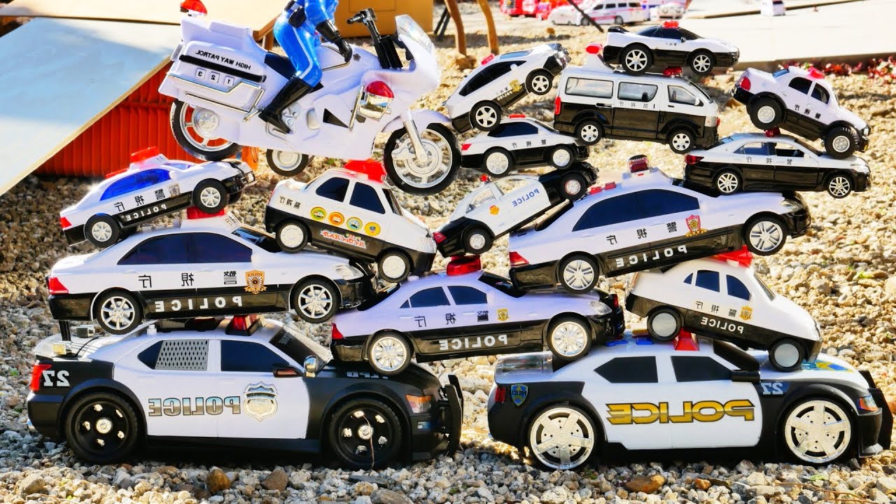 パトカーのミニカーを箱にまとめてみた！ 急な坂道を走行テスト！！Break the Police Car Model Collection Tower and Drive A Steep Hill !