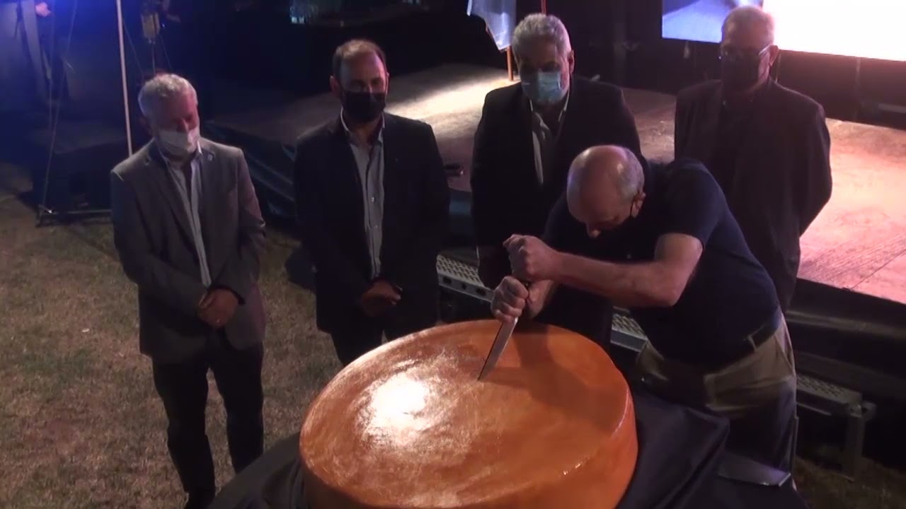 Corte de Queso Gruyere de 100 kilos