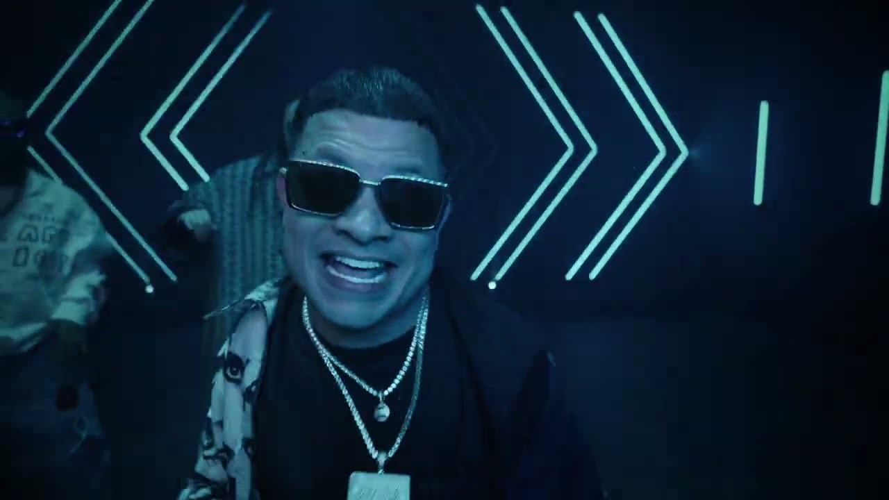 Steve Aoki - Súbeteme Ahí (ft. Jowell & Randy) [Official Music Video]
