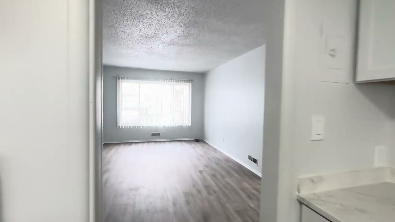 715-719 W Madison Renovated 2 Bedroom Walkthrough