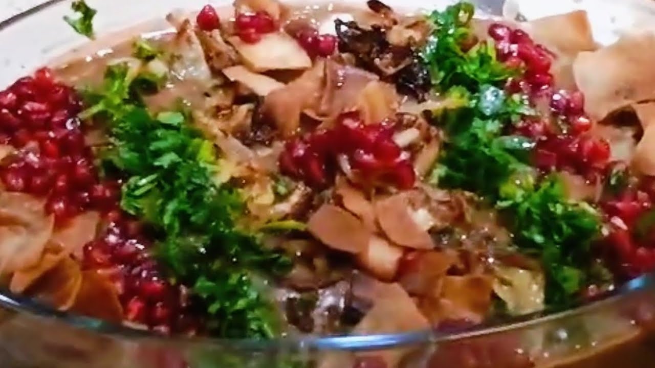 حراق إصبعه طيبه كثير بدبس الرمان وتمر الهندي مزينه بالرمان والكزبرة والخبز المقلي 👌👌👌