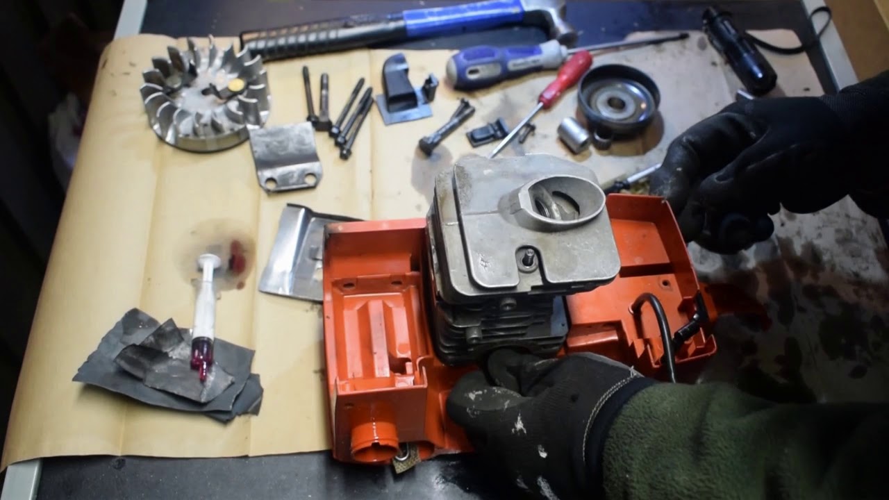 Crankcase assembly and cylinder head installation | Husqvarna 45 chainsaw