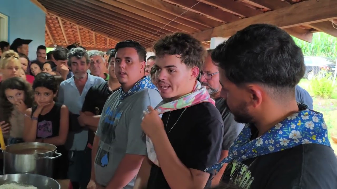 Folia de Reis Amigos do Saudoso Zé Hilário - Saudação da Mesa - Cozinheiras; Gabriel e Caio