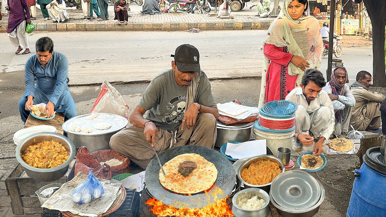 80/- Rs DESI PUNJABI STREET FOOD BREAKFAST | BILLA SAAG MAKHAN ALOO PARATHA | PAKISTAN STREET FOOD
