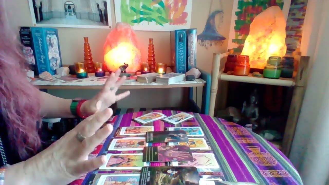 TAURO!! 🔮 Alguien está fijo con volver a tu vida!! Le costará trabajo, inteligencia y ganas!!