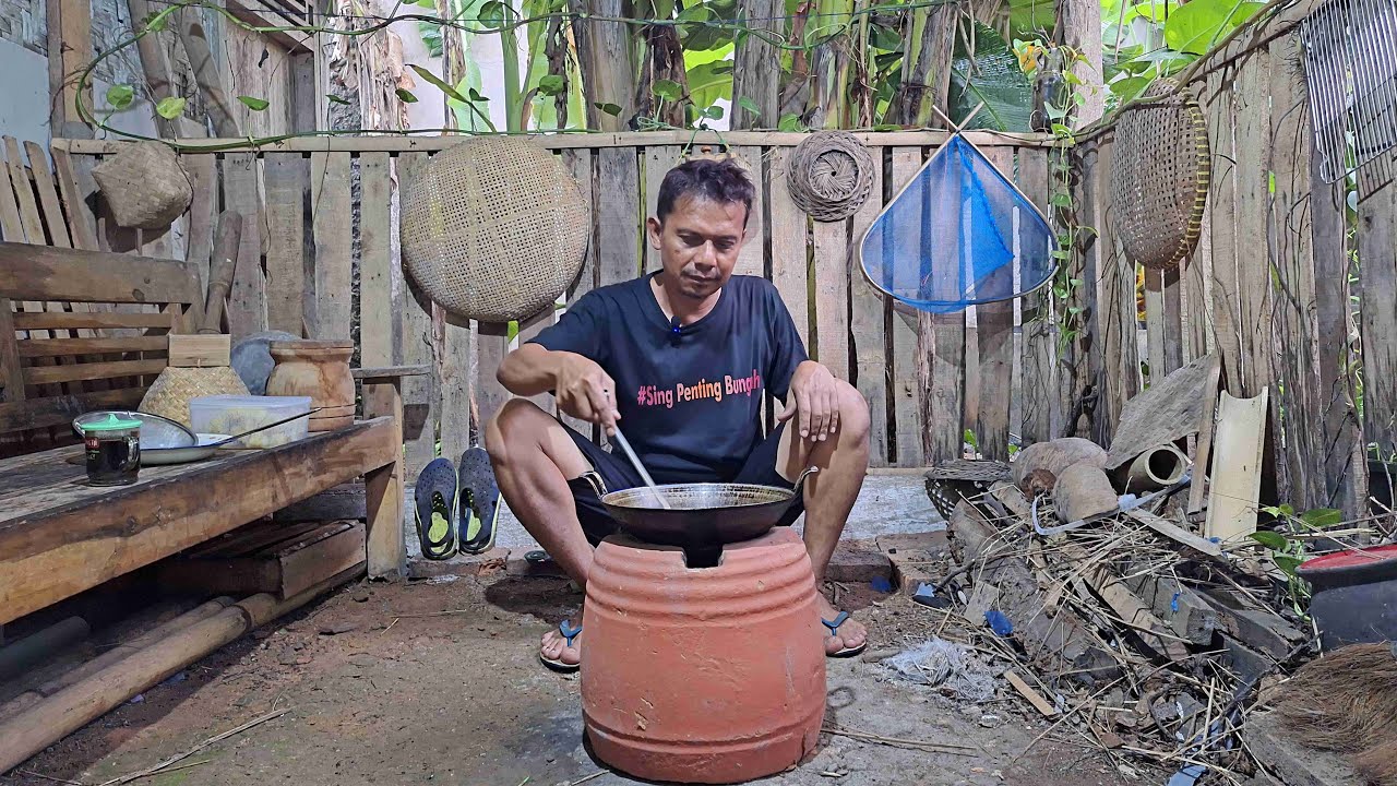 Live..!!! HUJAN...NGOPI & GORENG BUDIN