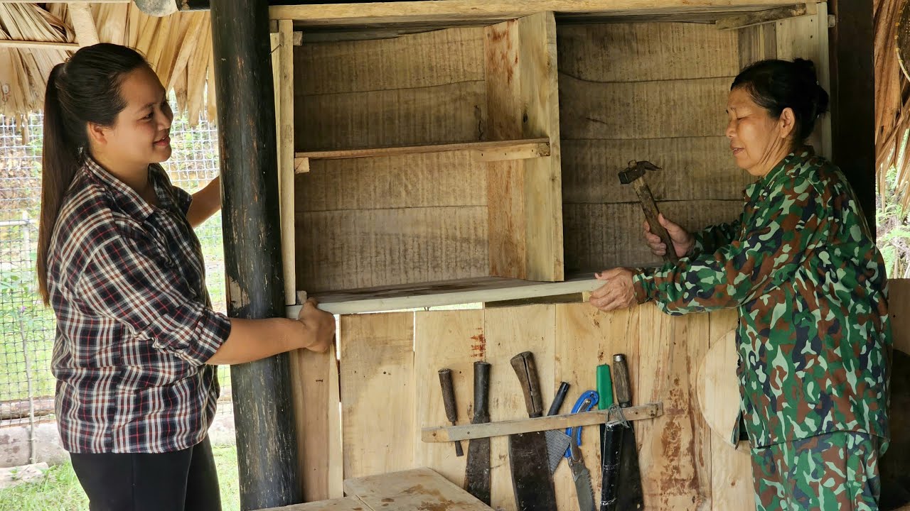 The homeless girl was surprised to see the veteran building a very beautiful kitchen cabinet.