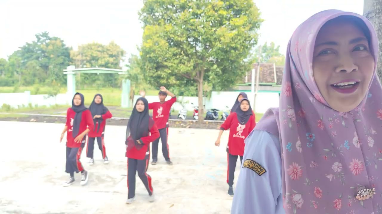 Senam kelas 9 ( kelompok 1) , SMPN 3 LUMBANG SATU ATAP KABUPATEN PROBOLINGGO