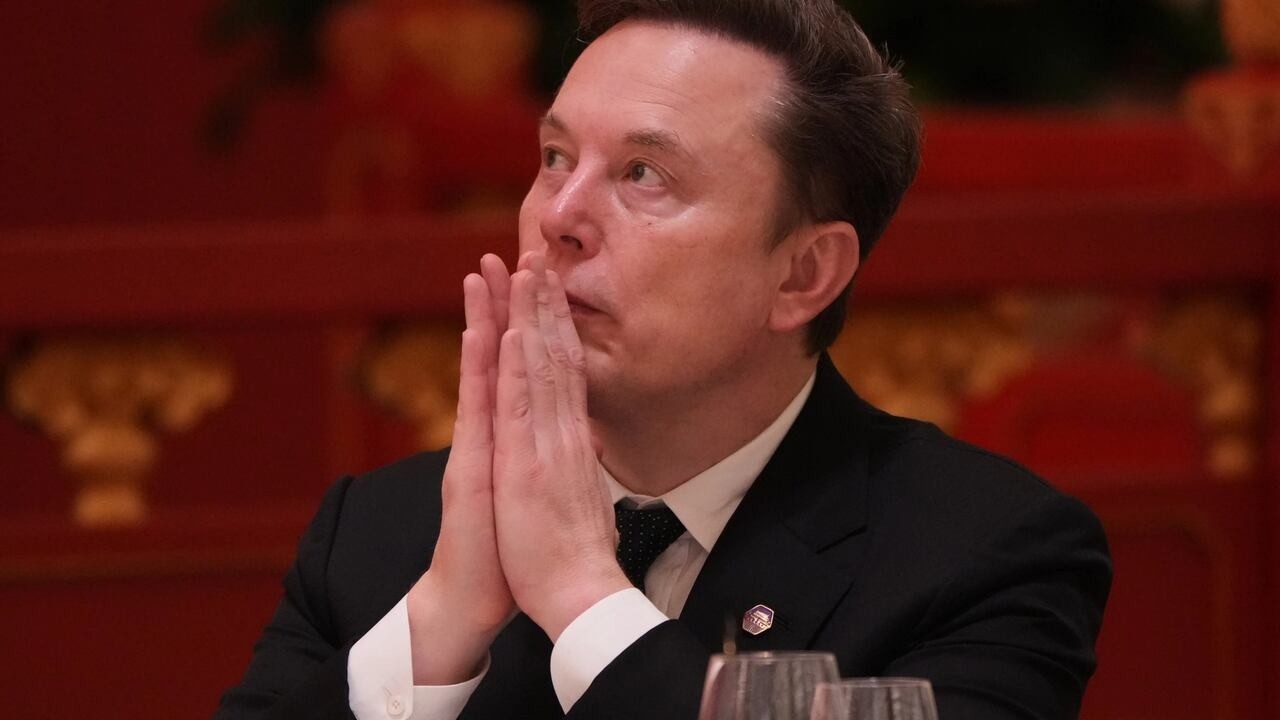 СМИ: Маск распорядился замедлить работу Starlink на Украине
