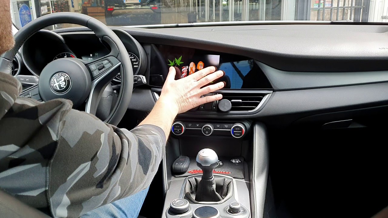 Alfa Romeo Giulia monitor dedicato Android 10.25 pollici